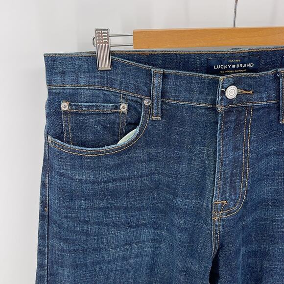 Lucky Brand 221 Straight dark wash whispered straight leg jeans sz 34/30 - Picture 2 of 8